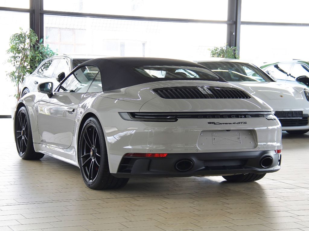 Porsche 992 2023
