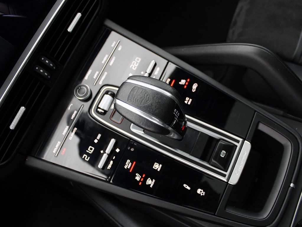Porsche Cayenne 2021