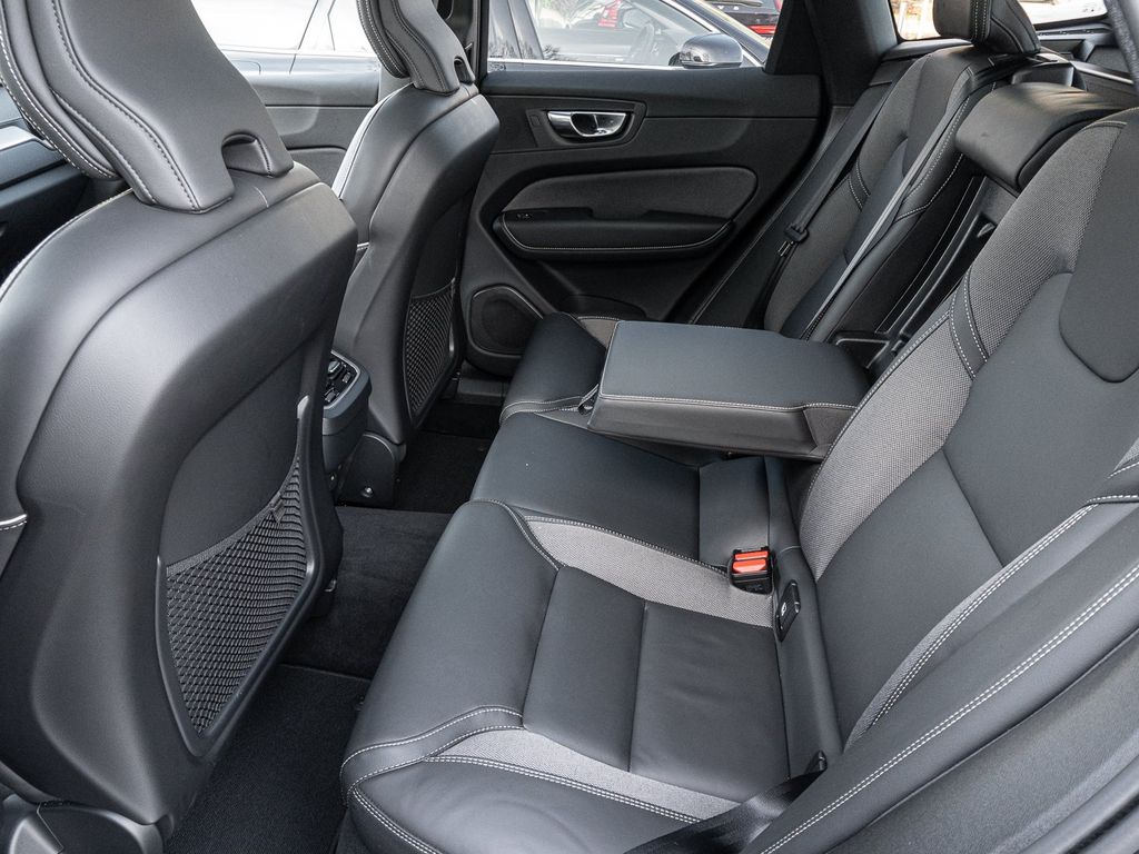 Volvo XC60 2025