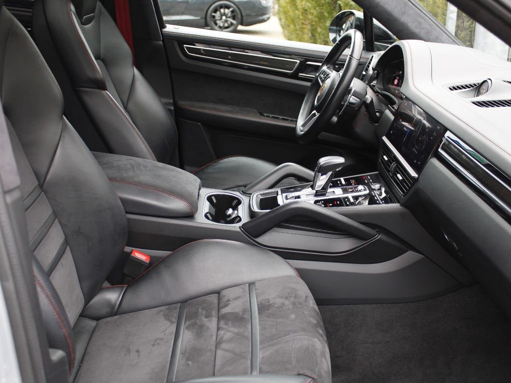 Porsche Cayenne 2021