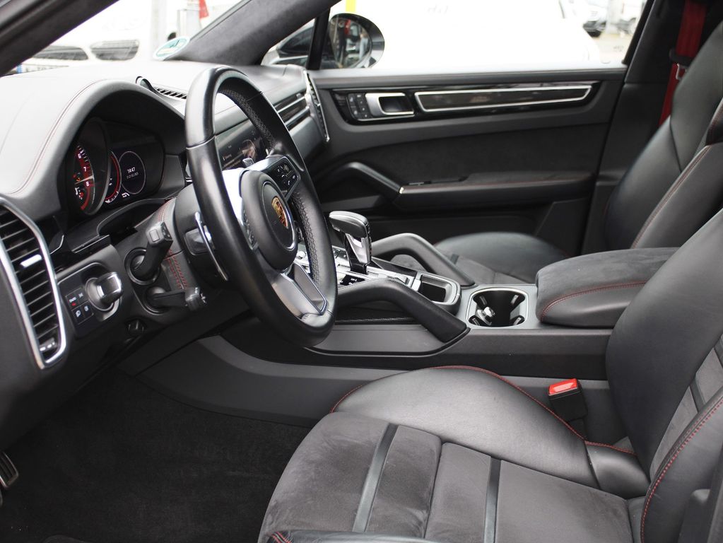 Porsche Cayenne 2021