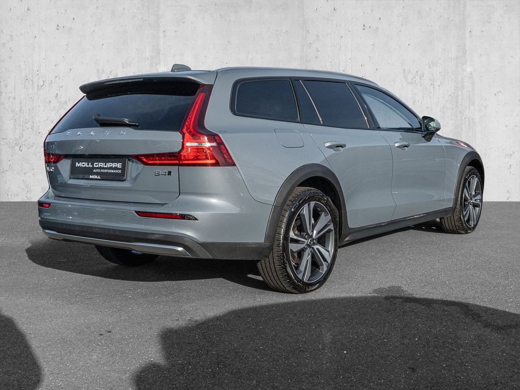 Volvo V60 Cross Country 2023
