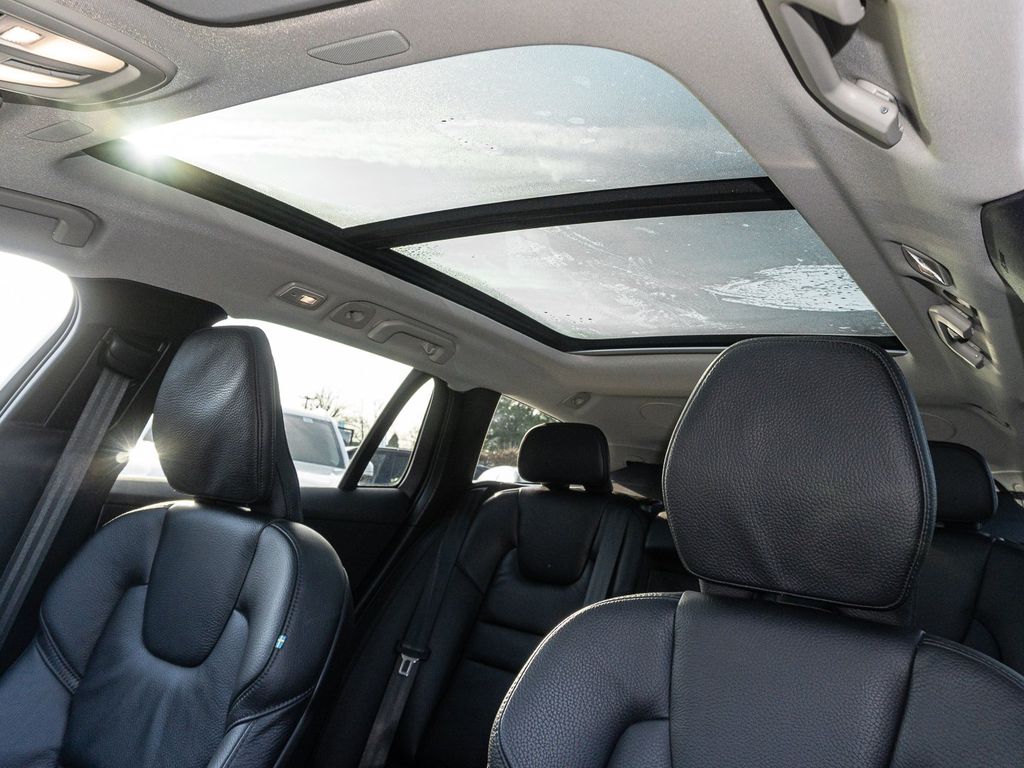 Volvo V60 Cross Country 2023