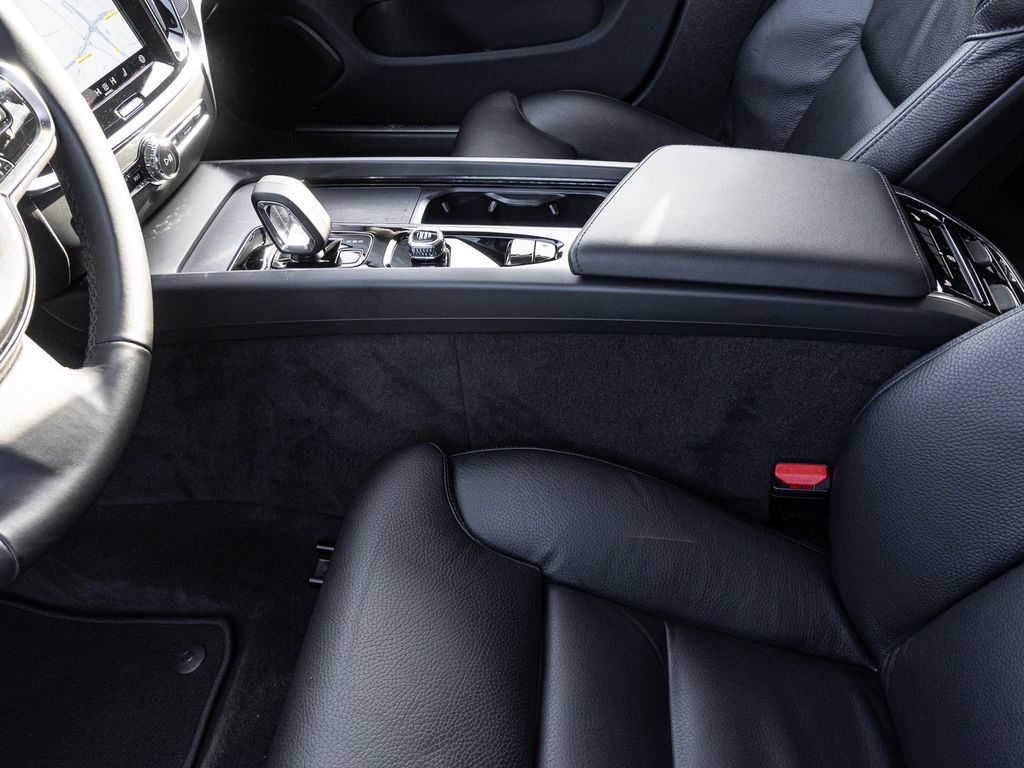 Volvo V60 Cross Country 2023