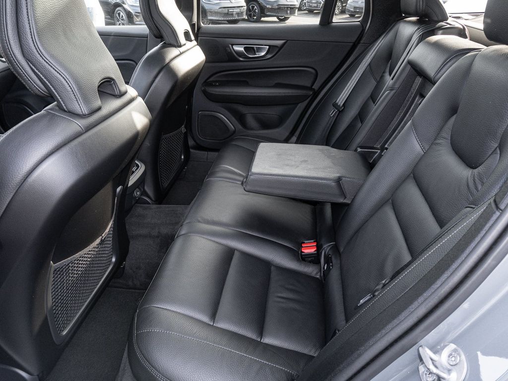 Volvo V60 Cross Country 2023