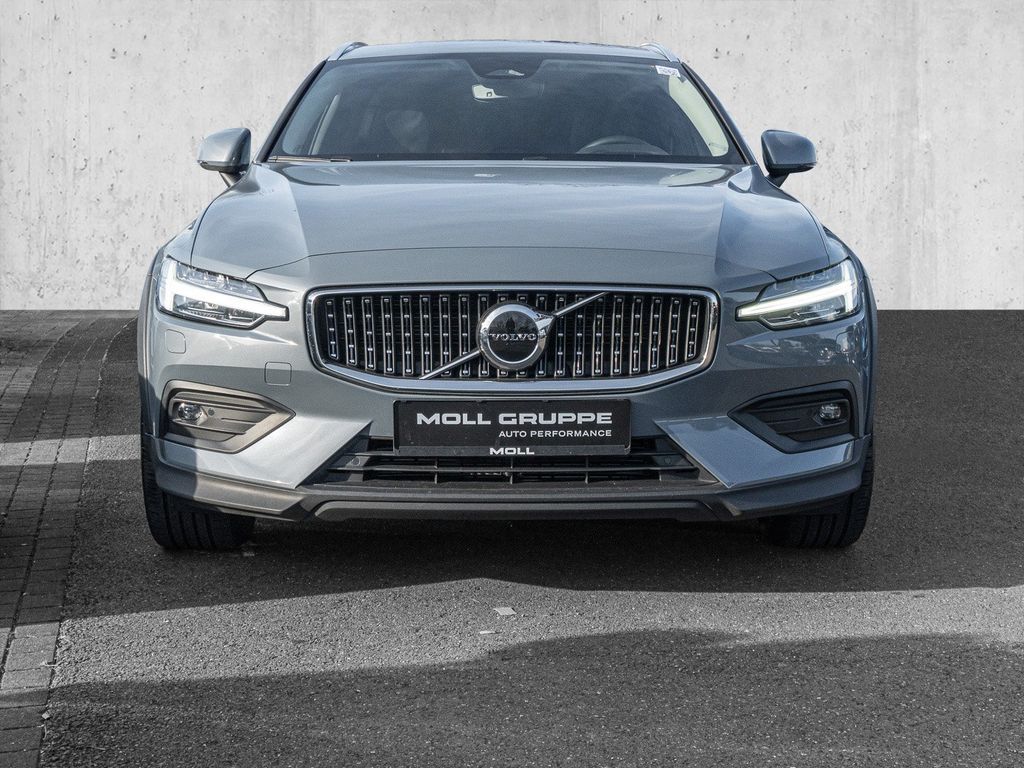 Volvo V60 Cross Country 2023