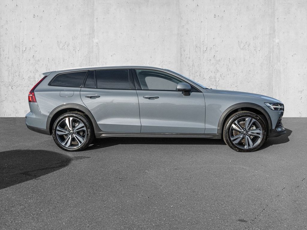 Volvo V60 Cross Country 2023