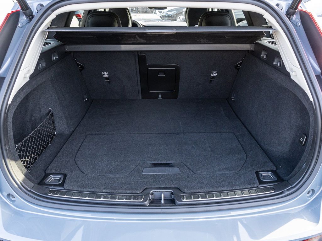 Volvo V60 Cross Country 2023