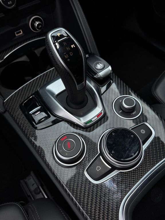 Alfa Romeo Stelvio 2021