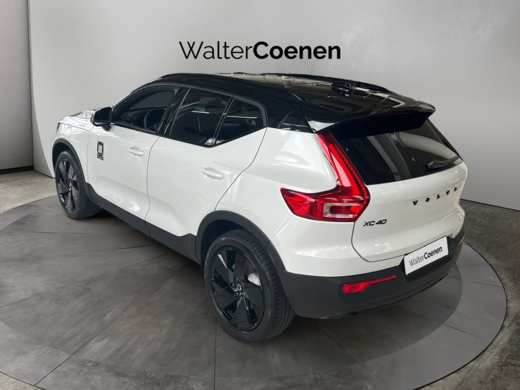 Volvo XC40 2025