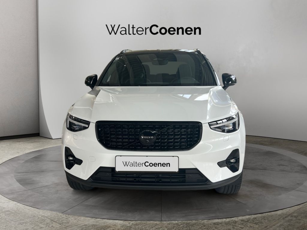 Volvo XC40 2025