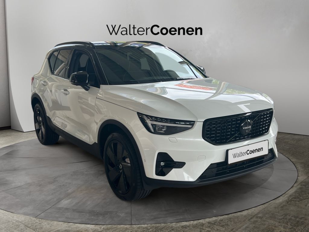 Volvo XC40 2025