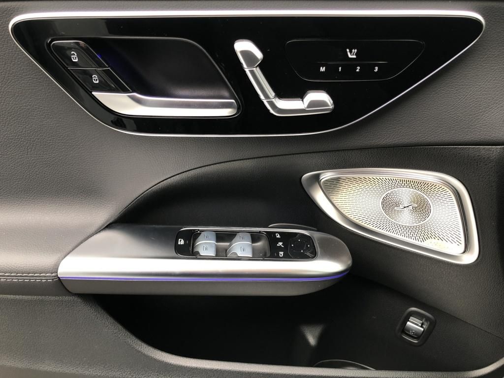 Mercedes-Benz C 300 2025