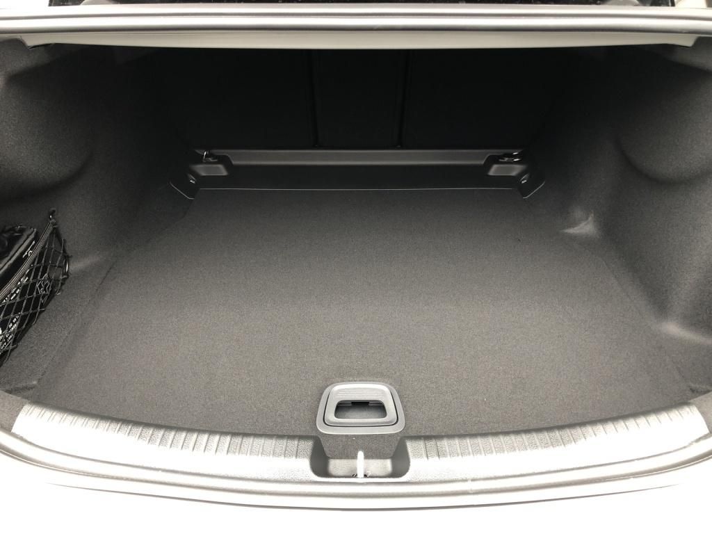 Mercedes-Benz C 300 2025