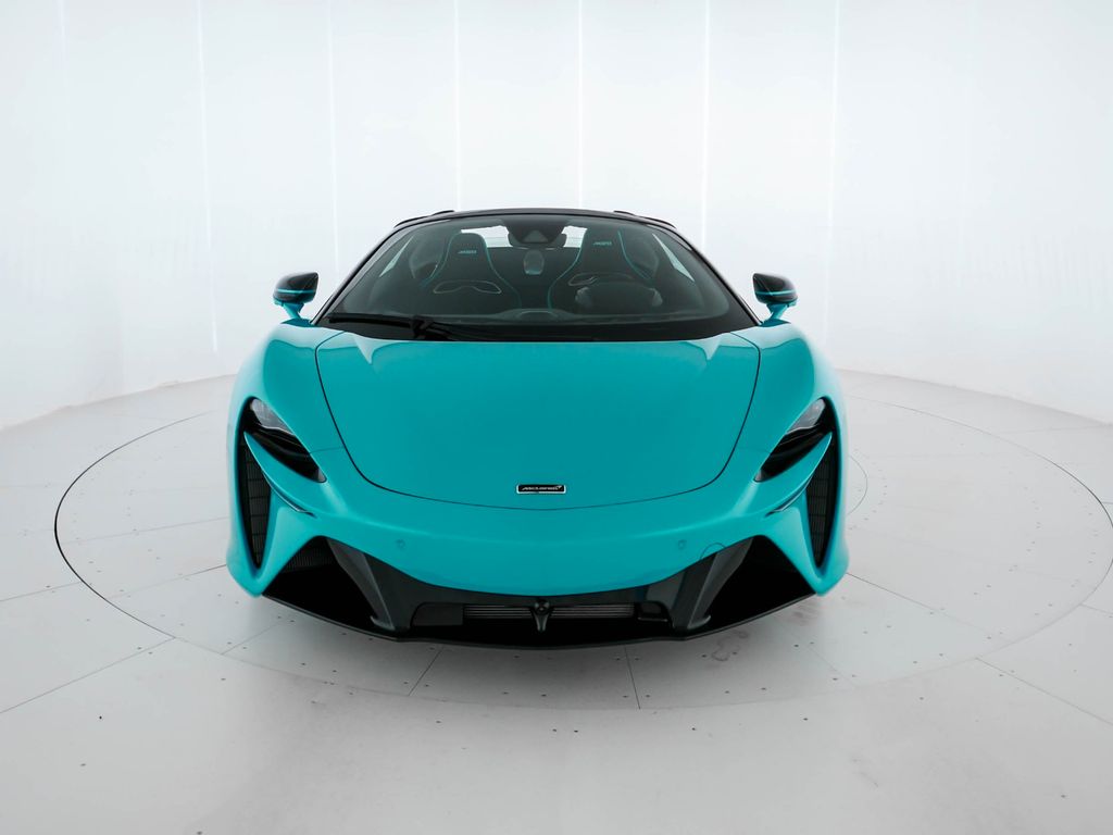 McLaren Artura 2025
