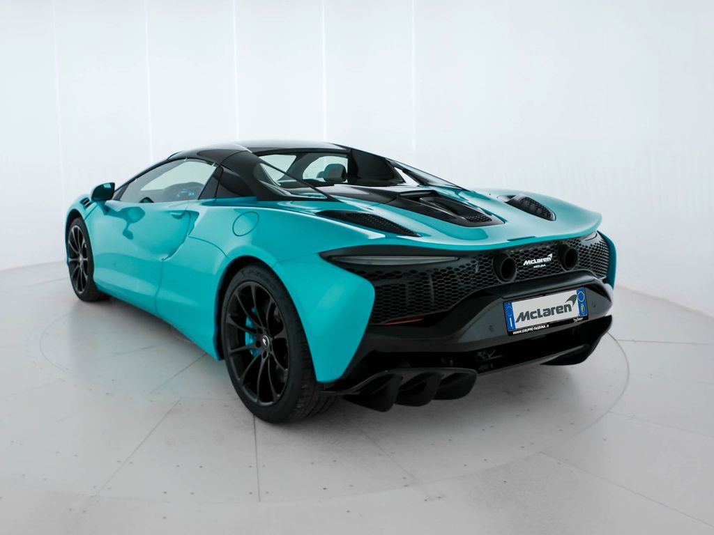 McLaren Artura 2025