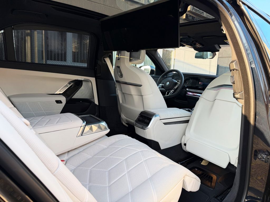 BMW 740 2024