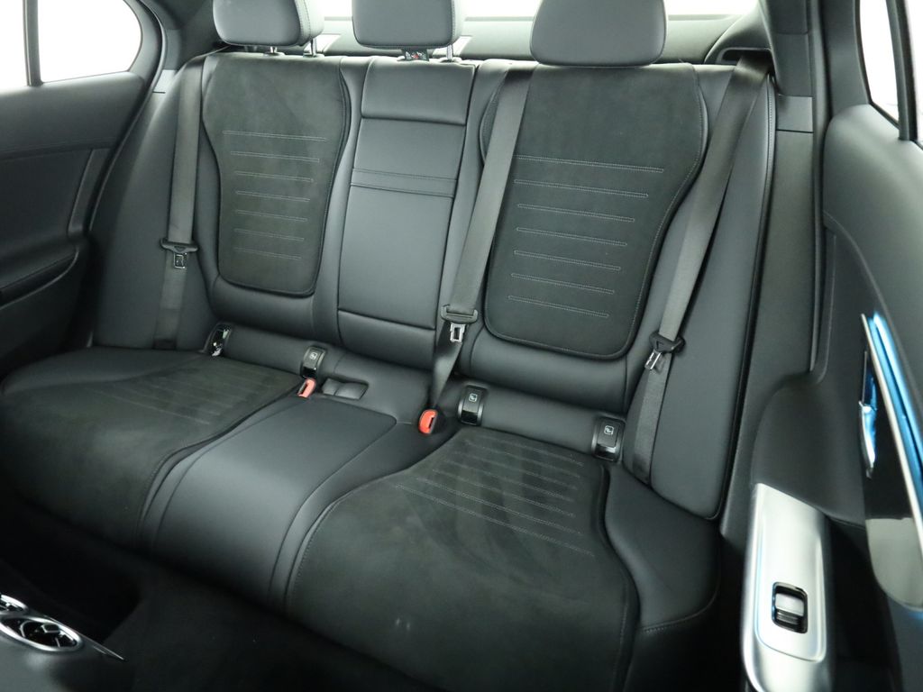 Mercedes-Benz C 300 2025