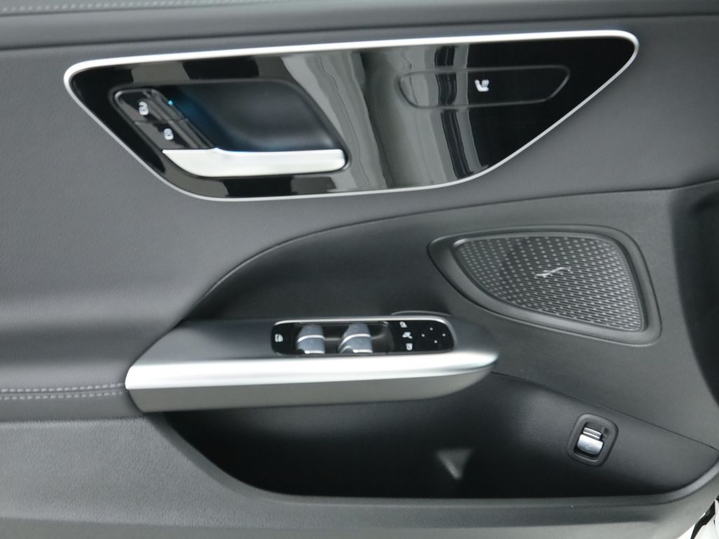 Mercedes-Benz C 300 2025