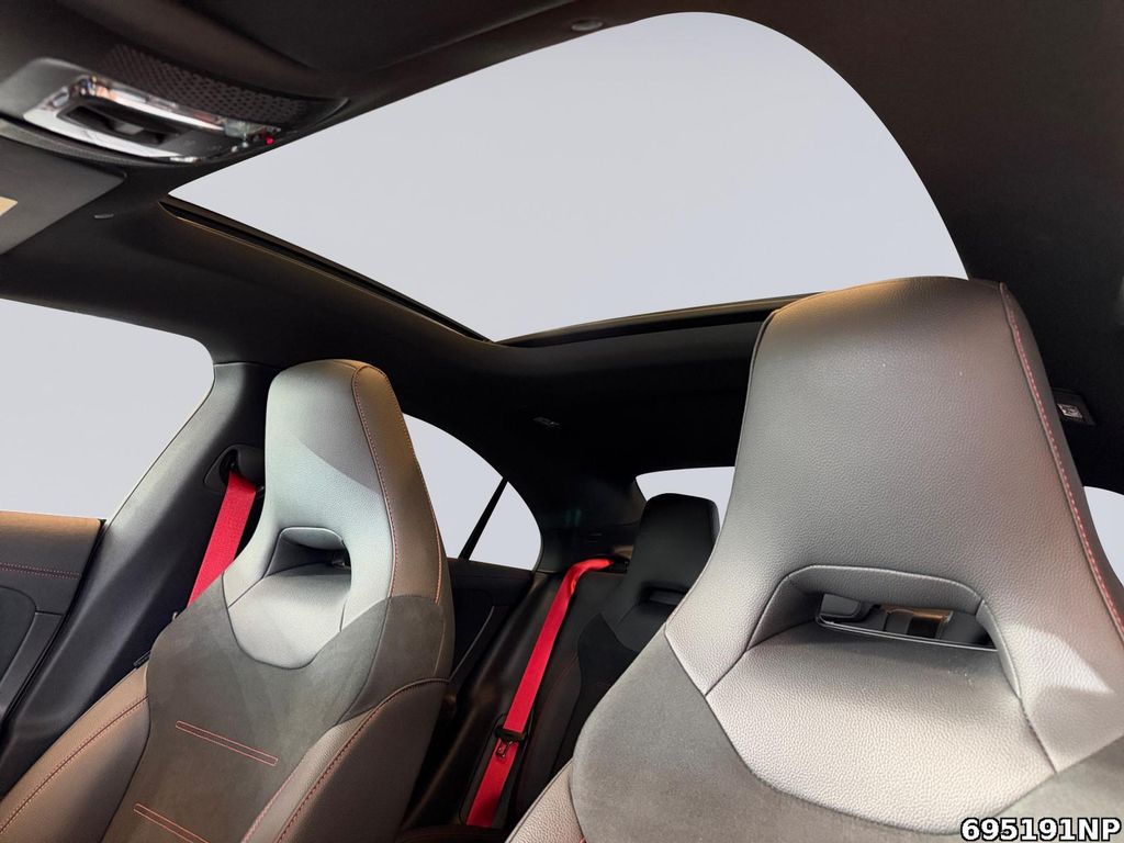 Mercedes-Benz CLA 35 AMG 2024