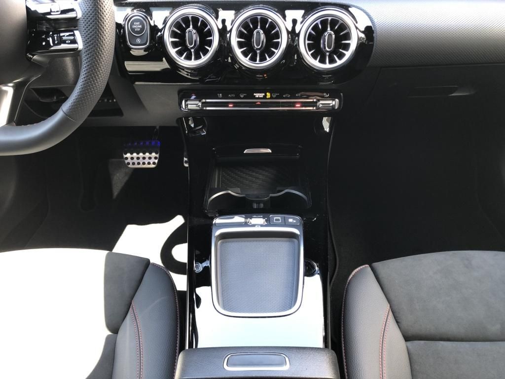 Mercedes-Benz A 220 2025