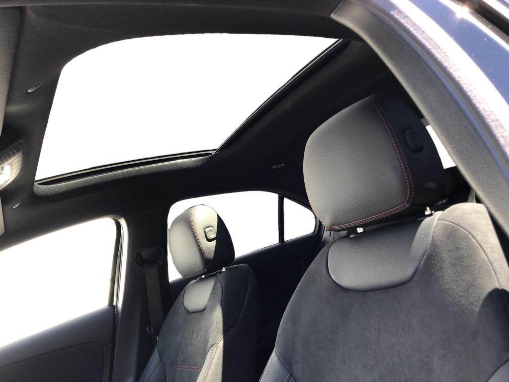 Mercedes-Benz A 220 2025