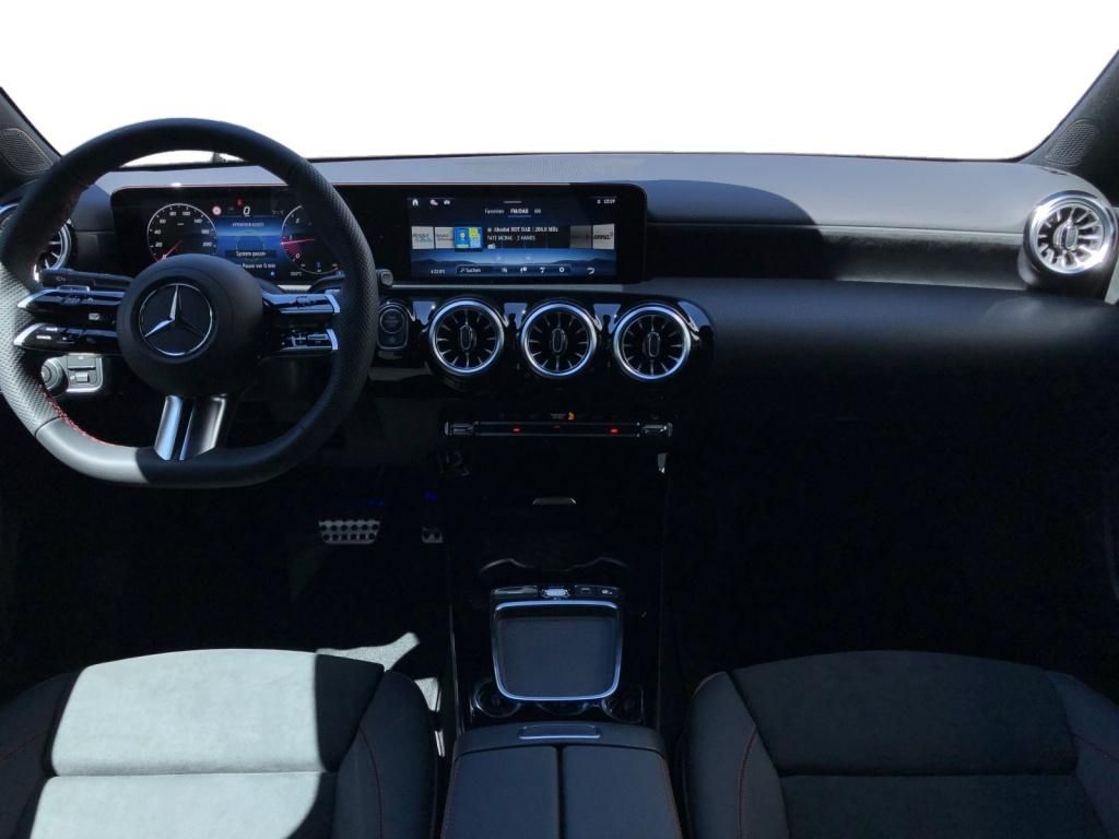 Mercedes-Benz A 220 2025