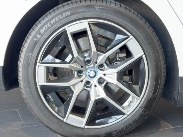 BMW i5 2024