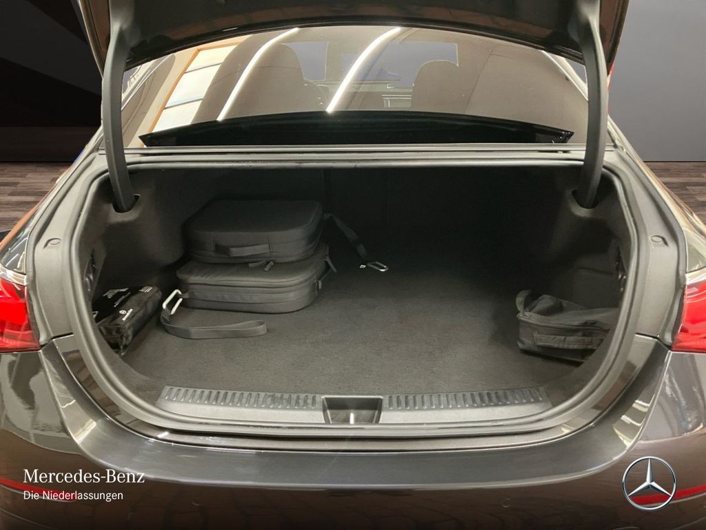 Mercedes-Benz E 300 2025