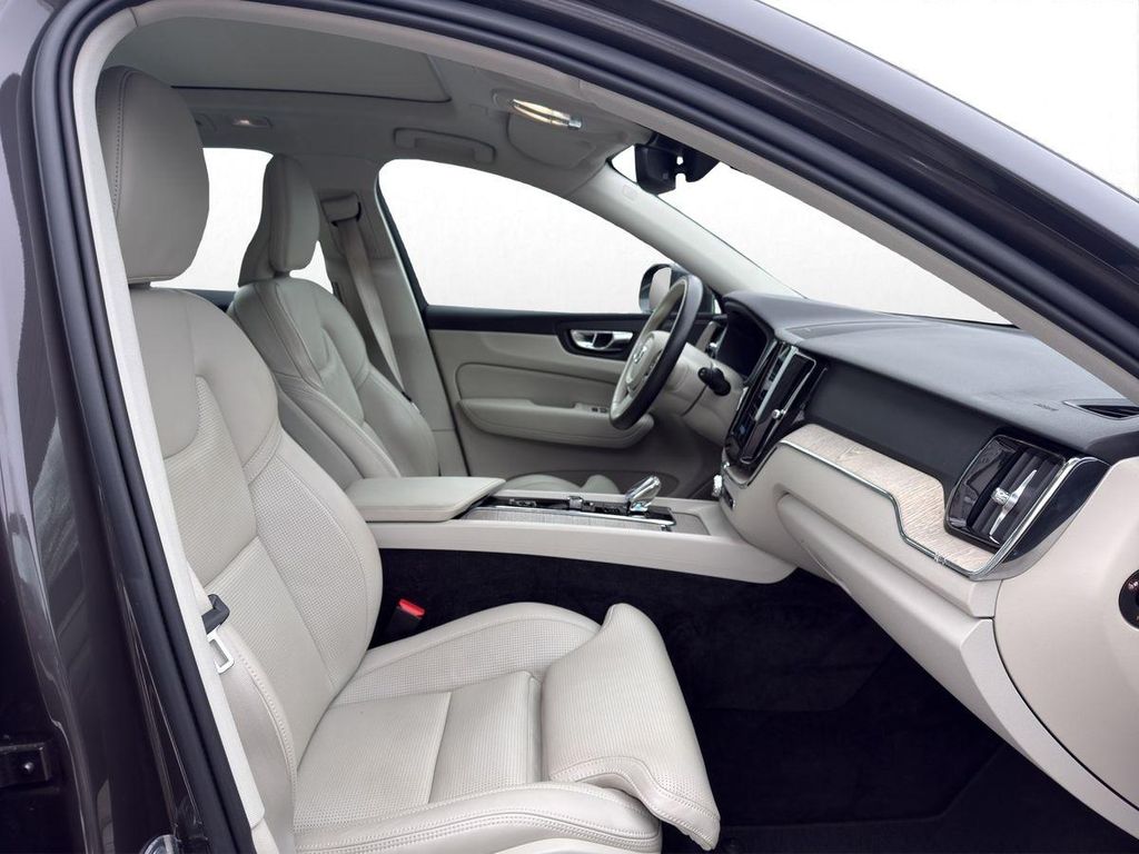 Volvo XC60 2022
