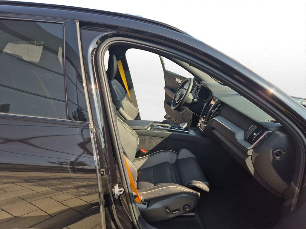 Volvo XC60 2025