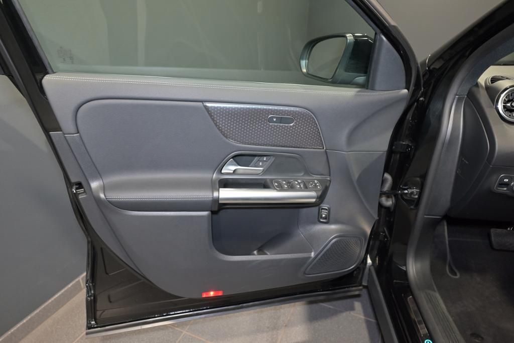 Mercedes-Benz EQA 2024