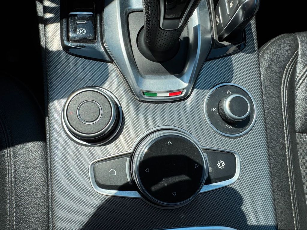 Alfa Romeo Stelvio 2021