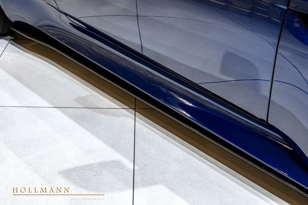 Aston Martin DB12 2024