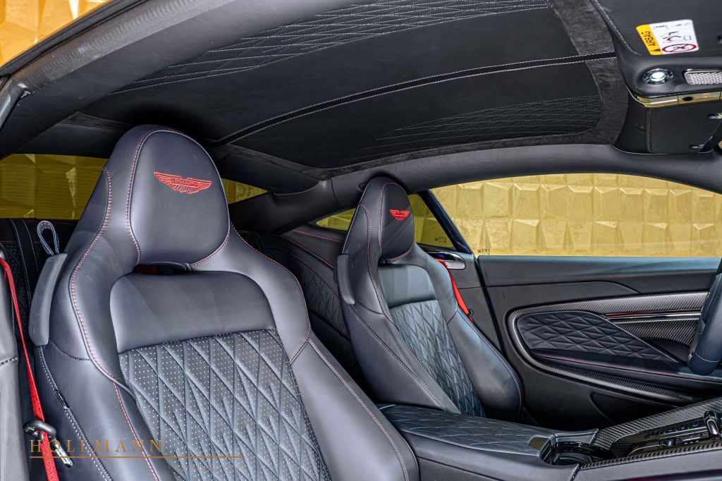 Aston Martin DB12 2024