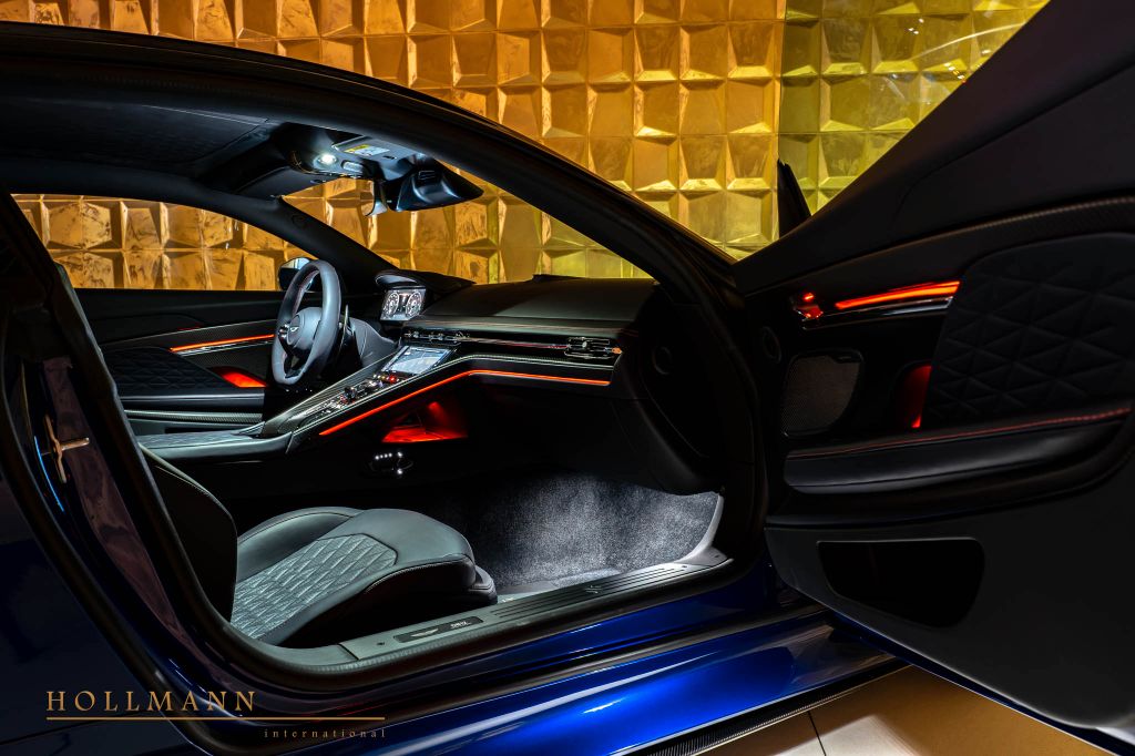 Aston Martin DB12 2024