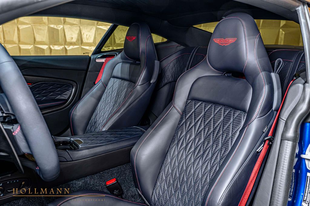 Aston Martin DB12 2024