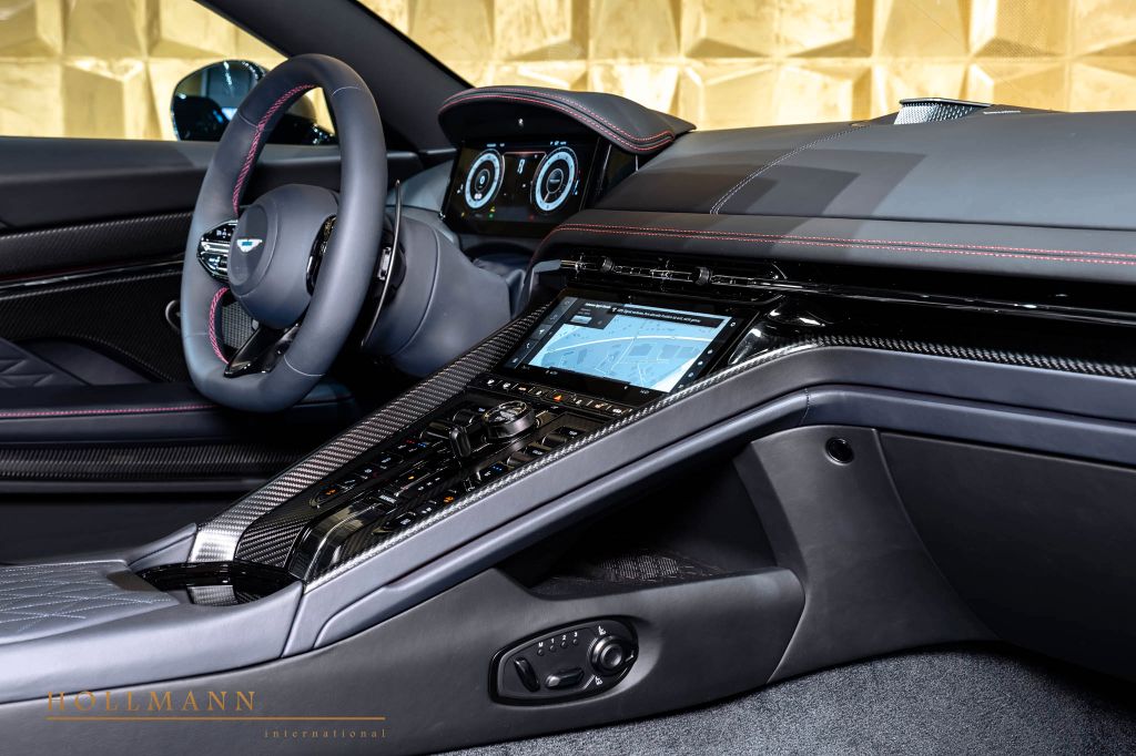 Aston Martin DB12 2024