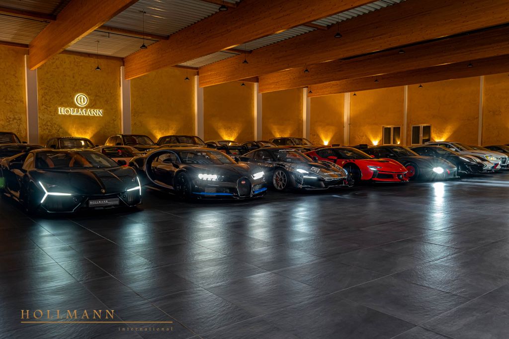 Aston Martin DB12 2024