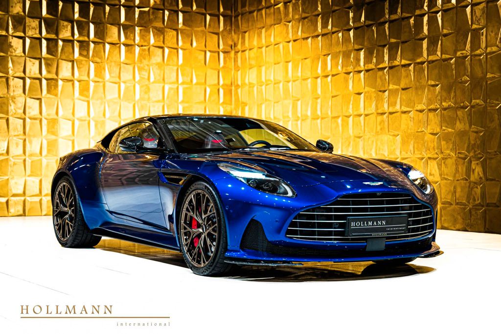 Aston Martin DB12 2024