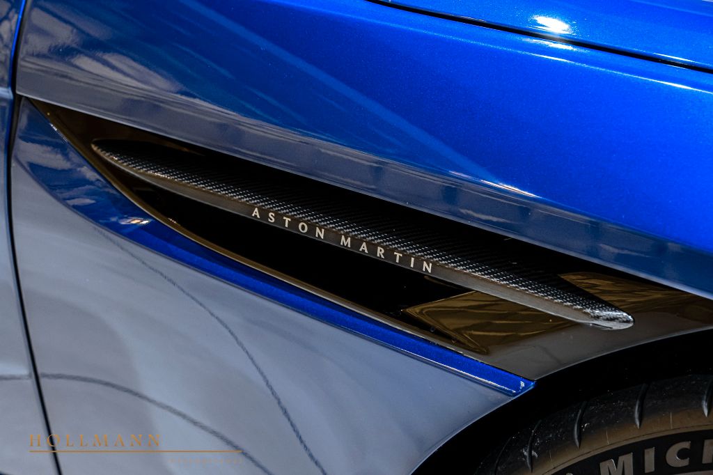 Aston Martin DB12 2024