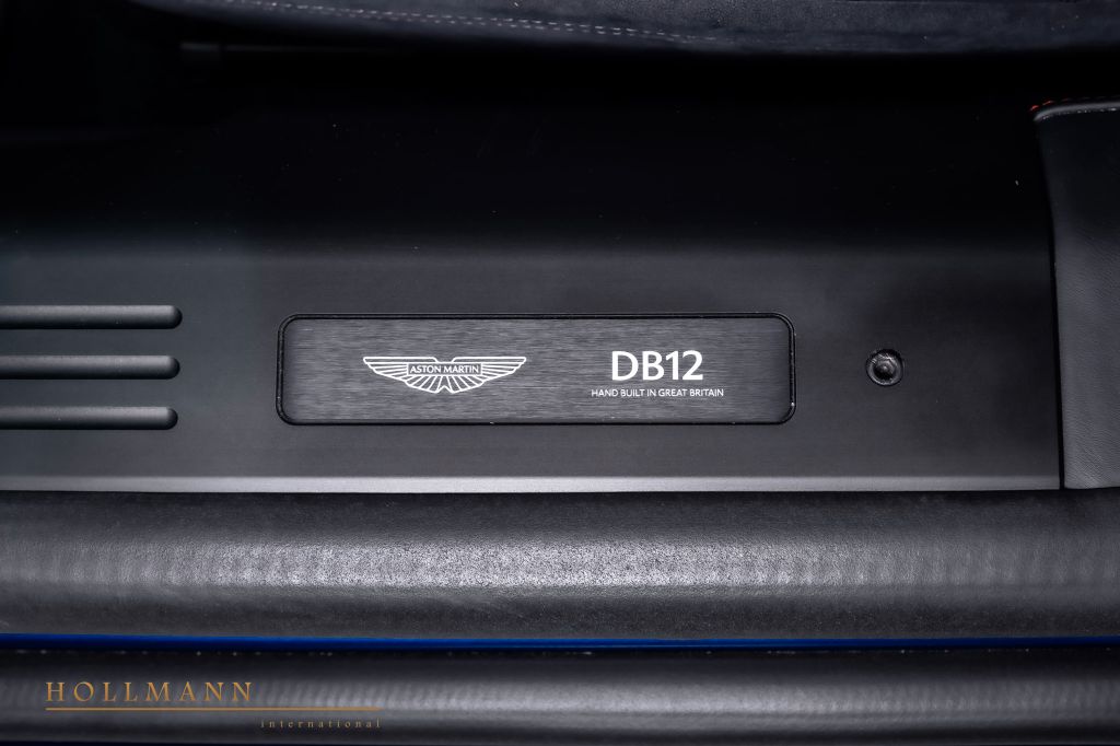 Aston Martin DB12 2024