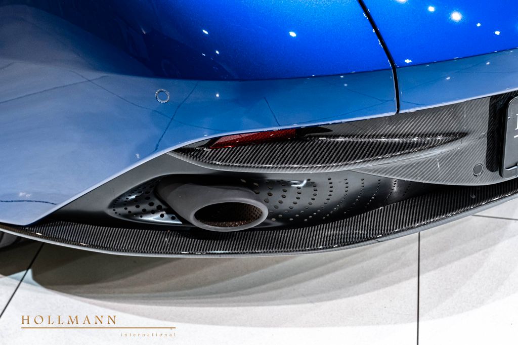 Aston Martin DB12 2024