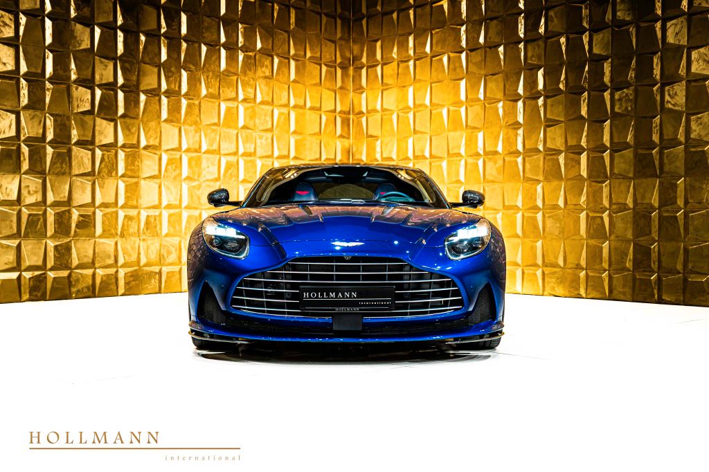 Aston Martin DB12 2024
