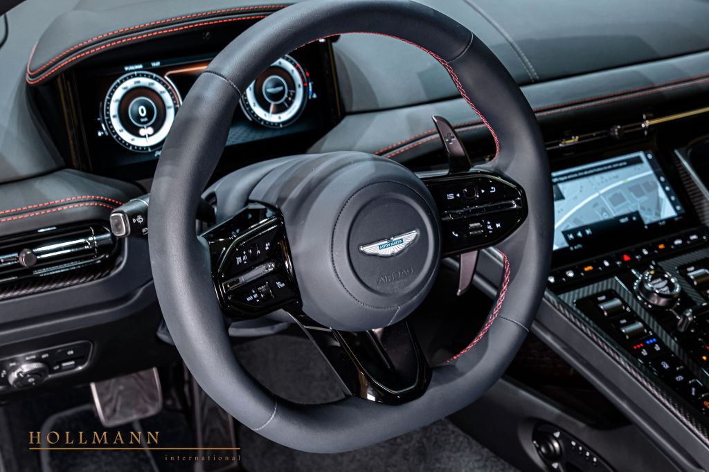 Aston Martin DB12 2024