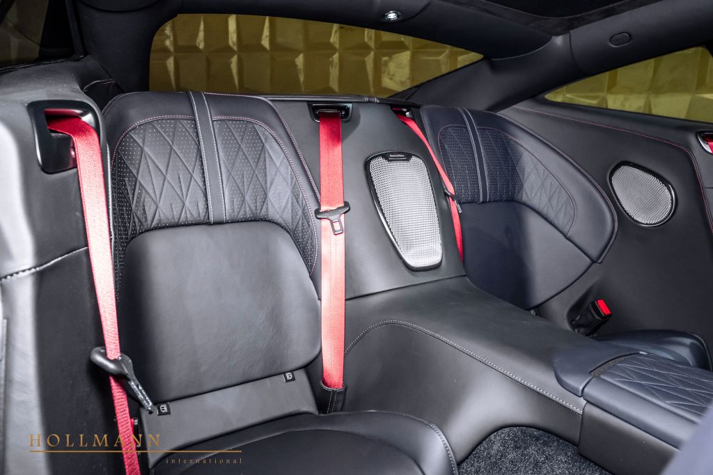 Aston Martin DB12 2024