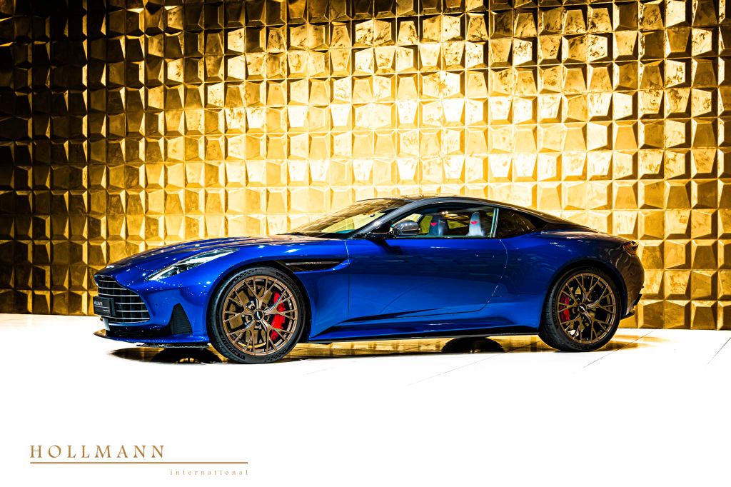 Aston Martin DB12 2024