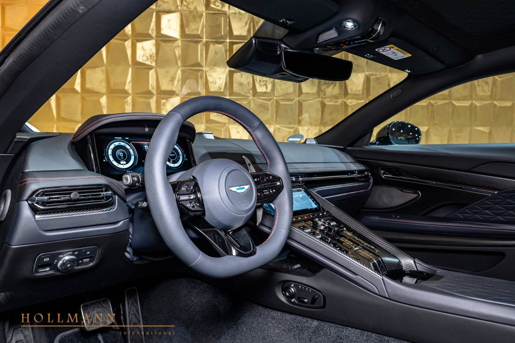 Aston Martin DB12 2024