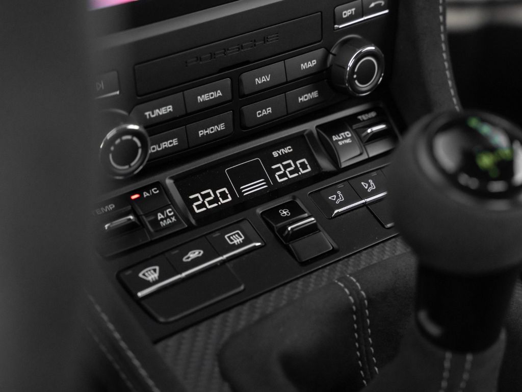 Porsche Cayman 2024