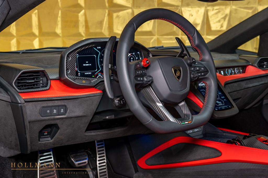 Lamborghini Revuelto